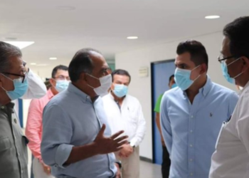Alcalde de Tecpan supervisa obras de nuevo hospital
