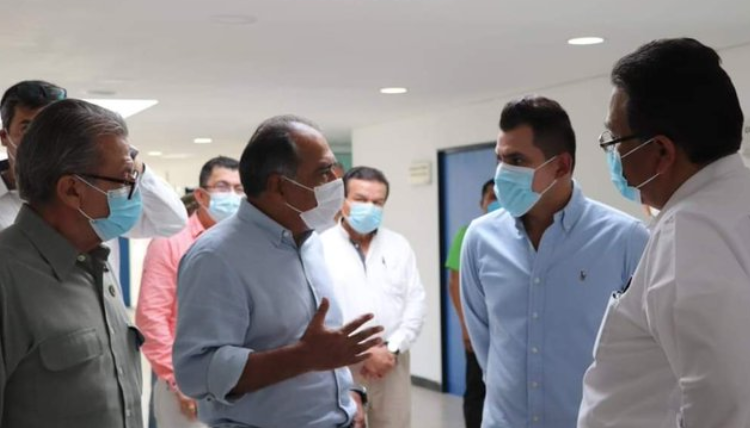 Alcalde de Tecpan supervisa obras de nuevo hospital