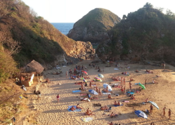 Cancelan el festival nudista de Zipolite