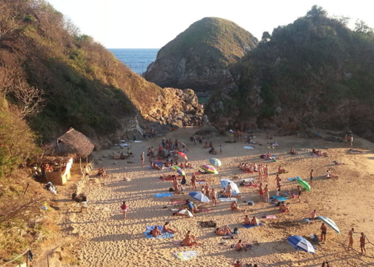 Cancelan el festival nudista de Zipolite