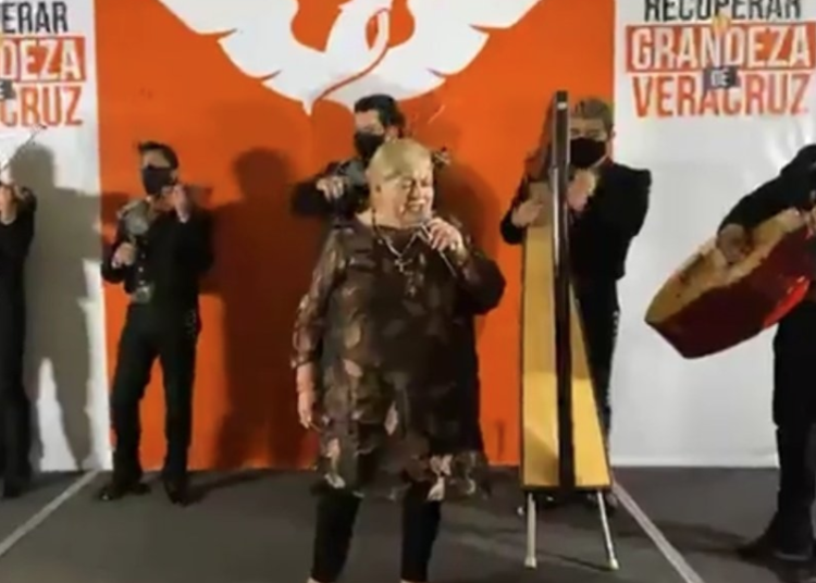 A ritmo de “Rata de dos Patas”, Paquita la del Barrio va por una diputación