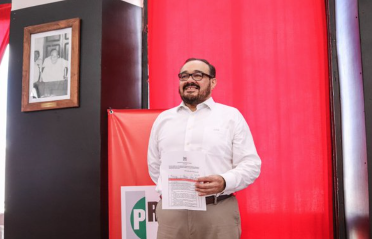 Ramírez Marín se registra como precandidato del PRI a la alcaldía de Mérida