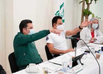 Zoé Robledo y Fayad supervisan área Covid en hospital de Pachuca