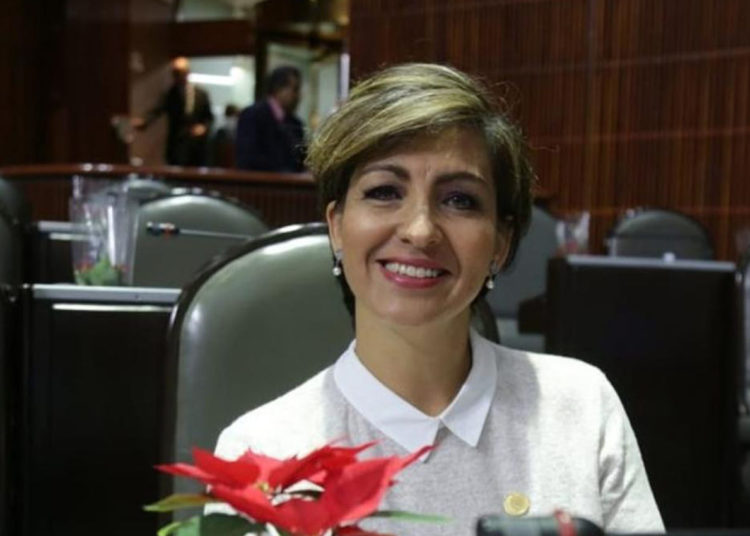 Monica-Almeida-CFE-Bartlett-Renuncia