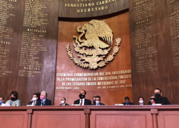 Llama Eduardo Ramírez a no lucrar con las vacunas