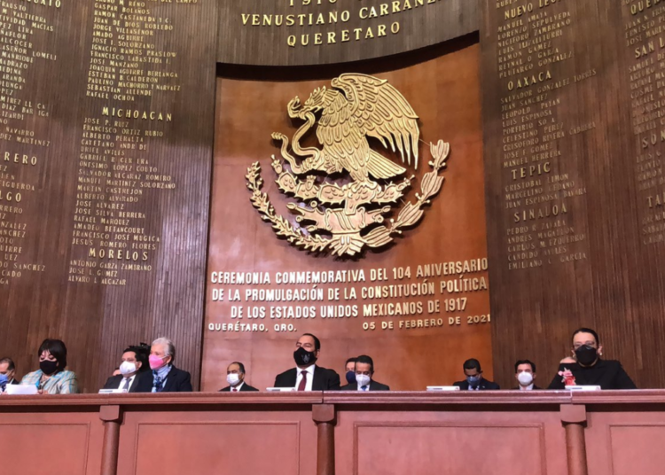 Llama Eduardo Ramírez a no lucrar con las vacunas