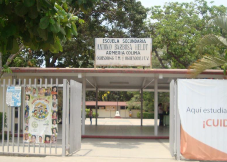 Colima inicia entrega de becas escolares