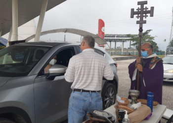 Reparten ceniza con sana distancia en Villahermosa