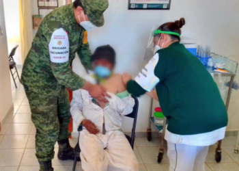 Vacunan a adulto mayor de 118 años en municipio de La Yesca, Nayarit