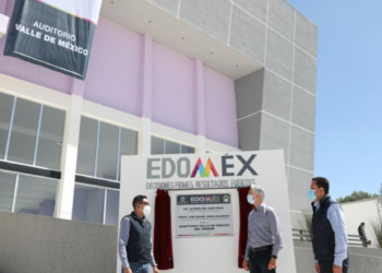 Del Mazo entrega constancias de base a casi 20 mil maestros