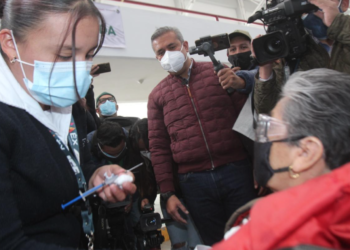 Con gran afluencia inicia campaña de vacunación en Ecatepec