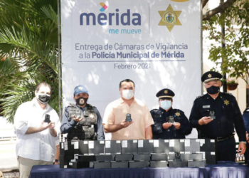 Equipan con cámaras de solapa a Policía Municipal de Mérida