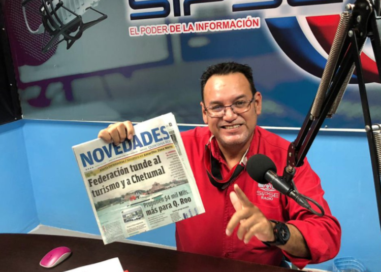 INE ordena que precandidato no conduzca un programa de radio en Quintana Roo