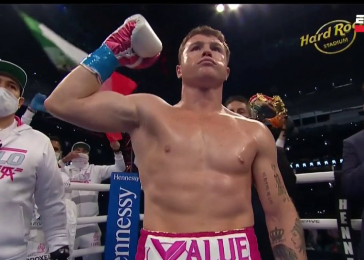 Canelo Álvarez noquea al turco Yildirim y mantiene el cetro de la WBC