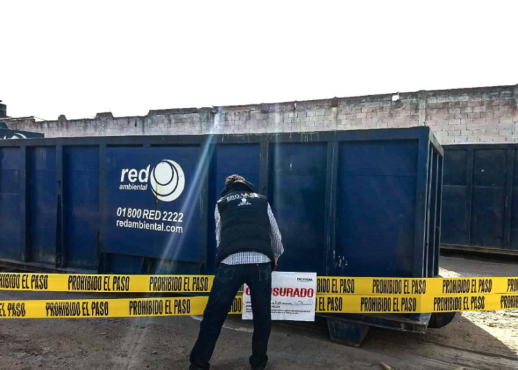 Clausuran predio con residuos hospitalarios en Toluca