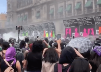 Marchan mujeres para alzar la voz ante feminicidios y violencia de género