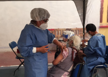Inicia vacunación contra COVID-19 para adultos mayores,en 11 municipios oaxaqueños