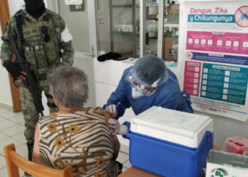 Inicia vacunación contra COVID-19 para adultos mayores,en 11 municipios oaxaqueños