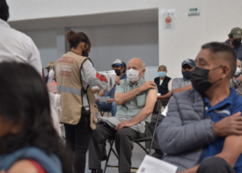 Vacunan en Ecatepec a más de 177 mil adultos mayores