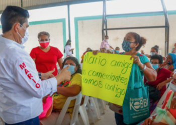 Mario Moreno continúa con campaña en Cruz Grande