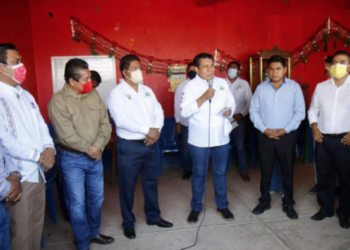 Mario Moreno Arcos se reúne con taxistas y transportistas de Atlixtac