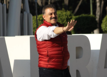 Carlos Lomelí gana encuesta de Morena para competir por Guadalajara