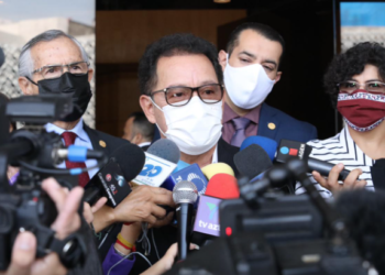 Mier Velazco acusa a periodista de ser enviada por el INE