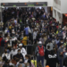 Aeropuerto capitalino, abarrotado por viajeros ante el inicio de Semana Santa