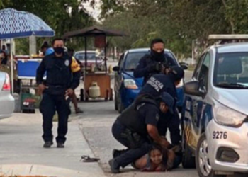 Mujer muere tras ser sometida por policía municipal de Tulum
