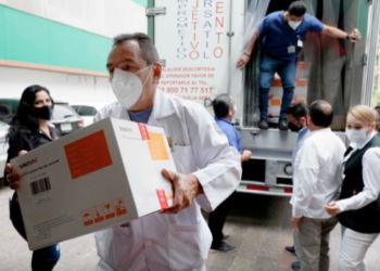 Arriban a Mazatlán vacunas para aplicar a adultos mayores del municipio