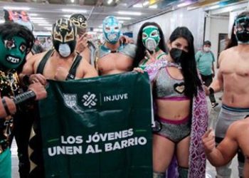 Luchadores aplican candado al Covid-19 en el Metro 
