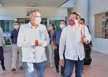Llama Mario Delgado a renovar o extinguir al INE