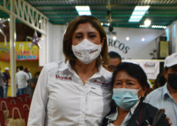 Comerciantes reciben a Mónica Rangel en la capital