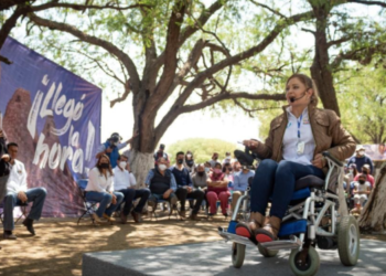 Pide Claudia Anaya vacunen contra Covid-19 a personal de salud privada