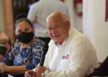 Menos palacio de cantera y más diálogo con la gente : Víctor Castro