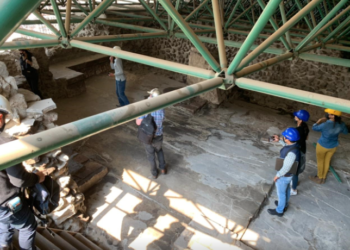 Atienden expertos las afectaciones en la techumbre de la Casa de las Águilas, en la Zona Arqueológica del Templo Mayor