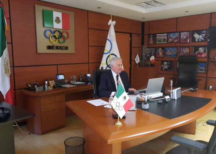 Uniforme de Gala Presentado por Carlos PAdilla