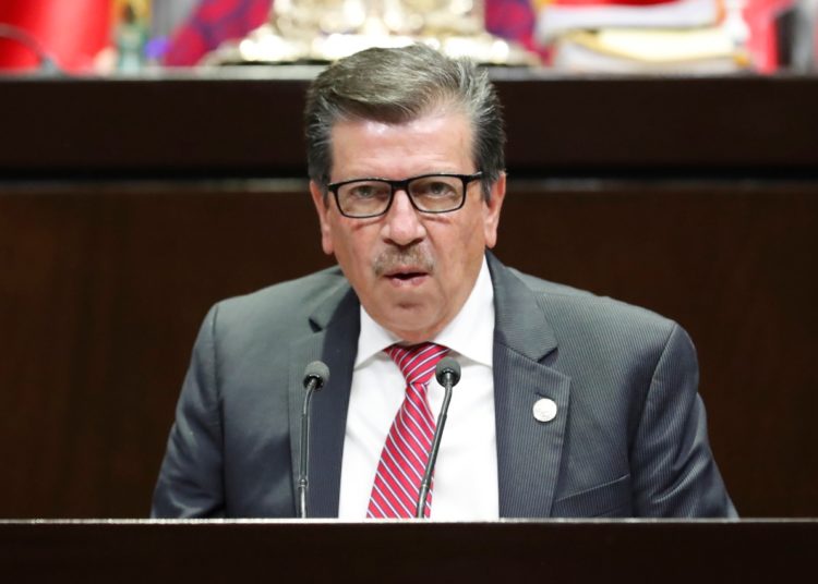 Corren de su distrito al diputado Francisco Favela de Morena, por regresar tres años después a pedir el voto de nuevo