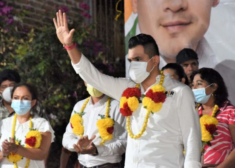 Respaldan comunidades a Yasir Deloya, candidato a la presidencia municipal de Tecpan por la alianza PRD-PRI