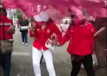 Lanzan cubeta de pintura a candidata del PRI en Naucalpan