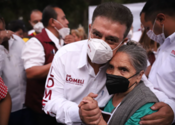 Carlos Lomelí se compromete a reestablecer apoyos a jefas de familia