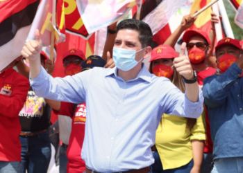 Internet en espacios públicos para todos, promete Felipe de Jesús