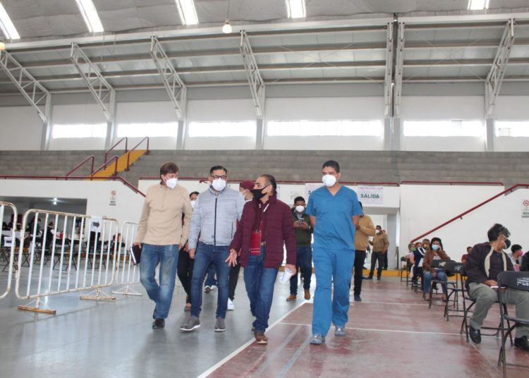 Ecatepec inicia con éxito aplicación de vacuna Sputnik V