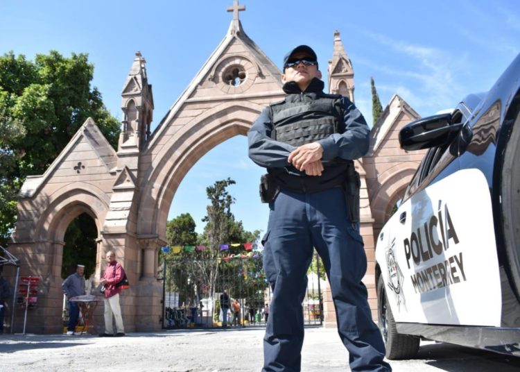 Listos panteones de Monterrey para recibir visitantes por el Día de las Madres