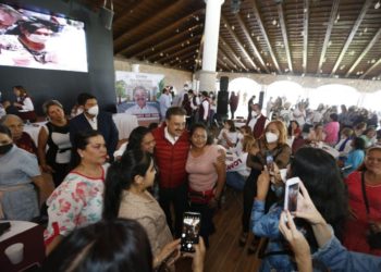 Carlos Lomelí anuncia apoyos a jefas de familia en Guadalajara