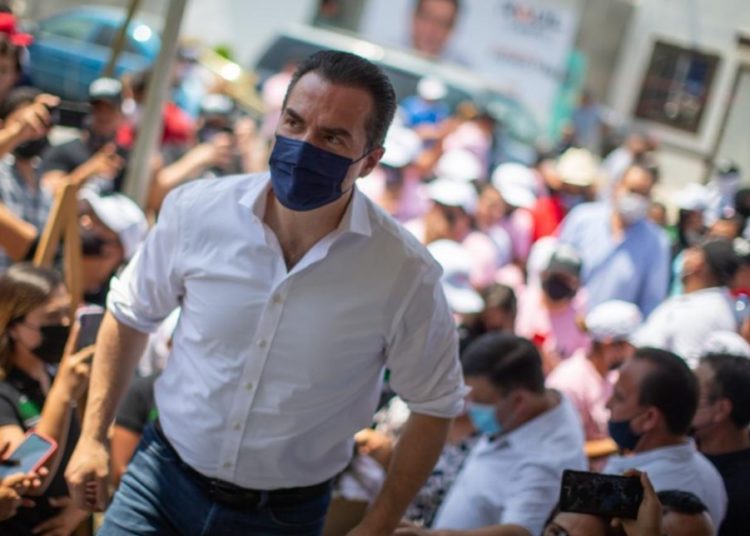 Adrián de la Garza denuncia intentos de descarrilar su candidatura