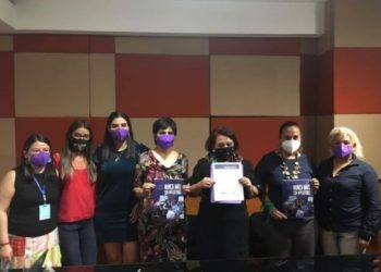 Celia Maya firma Agenda Feminista “Nunca más sin nosotras”