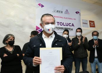 Raymundo Martínez recibe constancia de alcalde electo de Toluca