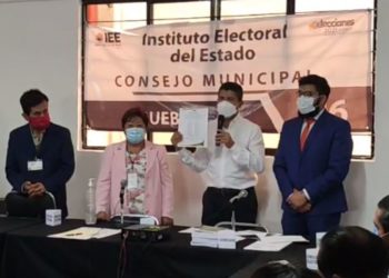 Alcalde electo de Puebla recibe constancia de mayoría