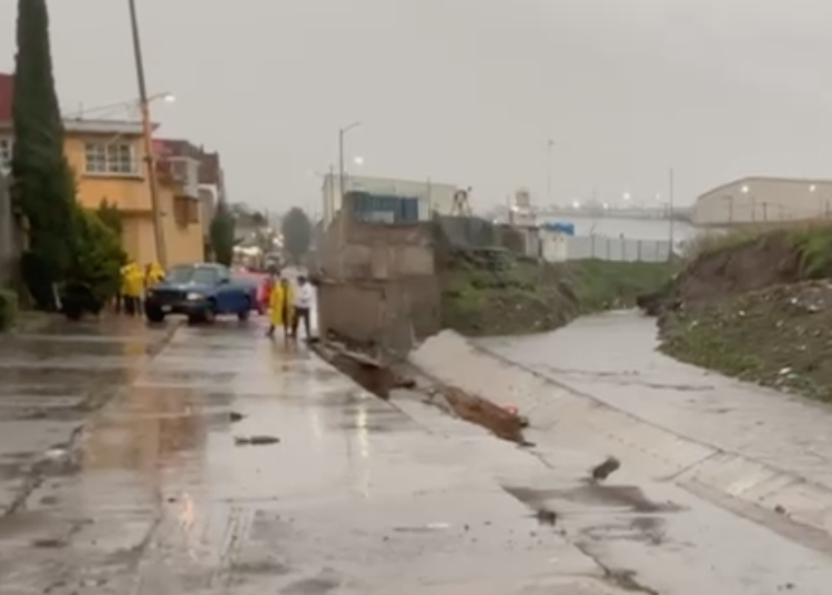 Trabaja Atizapán en resolver problemas de inundaciones tras fuertes lluvias